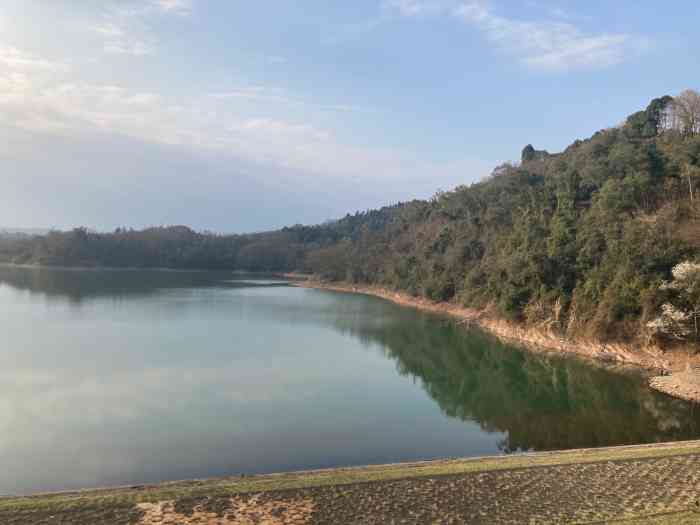 白塔湖-"白塔湖风景区位于崇州市道明村,交通还是挺.