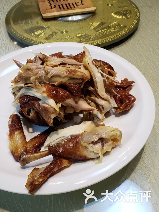 这家小饭馆就在我们入住的酒店后面地方不大