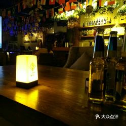 成都蜂王酒吧人均消费_蜂王酒吧(2)