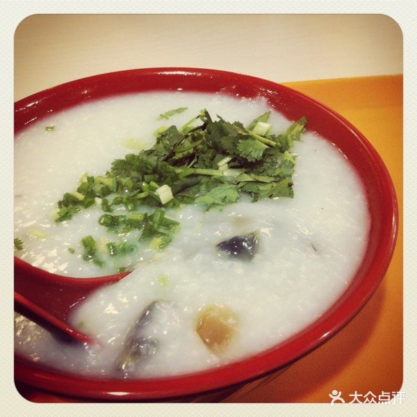 皮蛋鱼片粥