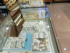 -光明眼镜·蔡司授权(徐泾店)