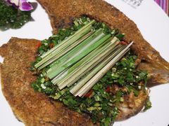 傣家香茅草烤鲈鱼-香巴拉云南餐厅(华莱坞店)
