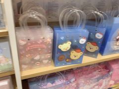 -名创优品(北京新中关购物中心地铁层店)
