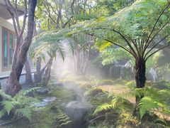 -Chom Cafe and Restaurant