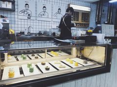 面包甜点陈列柜-明谦·Coffee&Cocktail Bar(美您公园店)