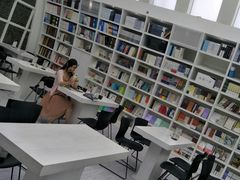 -钟书阁(松江泰晤士小镇店)