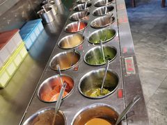 调料台-燚焱炎火铜锅涮·烧烤