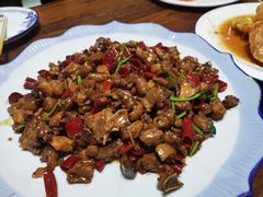辣炒小笨鸡-巧婆婆特色东北菜·铁锅炖