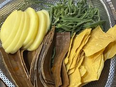 -渝嘴小老弟老火锅(华新村店)
