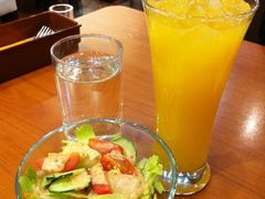套餐里的沙拉和橙汁-CoCo壱番屋(久光百货店)