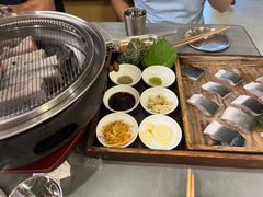 -围炉肉舍•炭烤活鳗•丹东海鲜烤肉(步行街店)