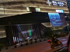 -绿地缤纷城-停车场