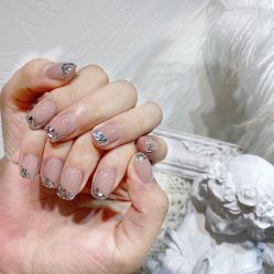 -花岐款式专研健康美甲沙龙