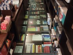 -钟书阁(松江泰晤士小镇店)