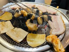 -围炉肉舍•炭烤活鳗•丹东海鲜烤肉(步行街店)