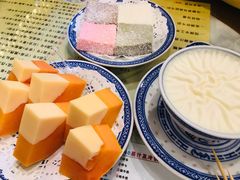木瓜奶冻-广信牛奶甜品世家(台东店)