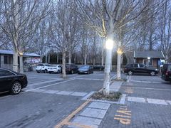 -七叶香山-地面停车场