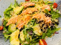 牛油果三文鱼沙拉-白石的深夜食堂(大上海店)