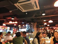 大堂-鲜入围煮花胶鸡海鲜火锅