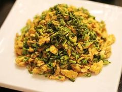 香椿炒蛋-巍山𤆵肉饵丝