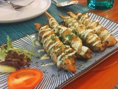 炭烤鸡肉串配酸奶黄瓜酱-帕歌西班牙餐厅paco tapas