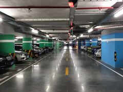 -白玉兰广场停车场