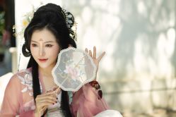 -烟雨江南汉服体验馆