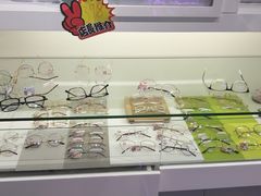 -提一眼镜·蔡司·依视路(小寨店)