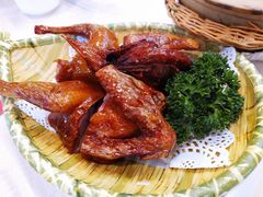 特色红烧乳鸽-强记鸡粥美食