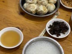 白粥-红帽叔叔包子