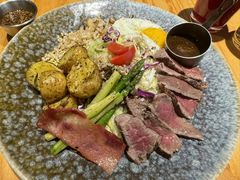 芦笋燕麦低温牛肉配煎蛋-POKEE VIA&Brunch·维娅(重庆来福士店)