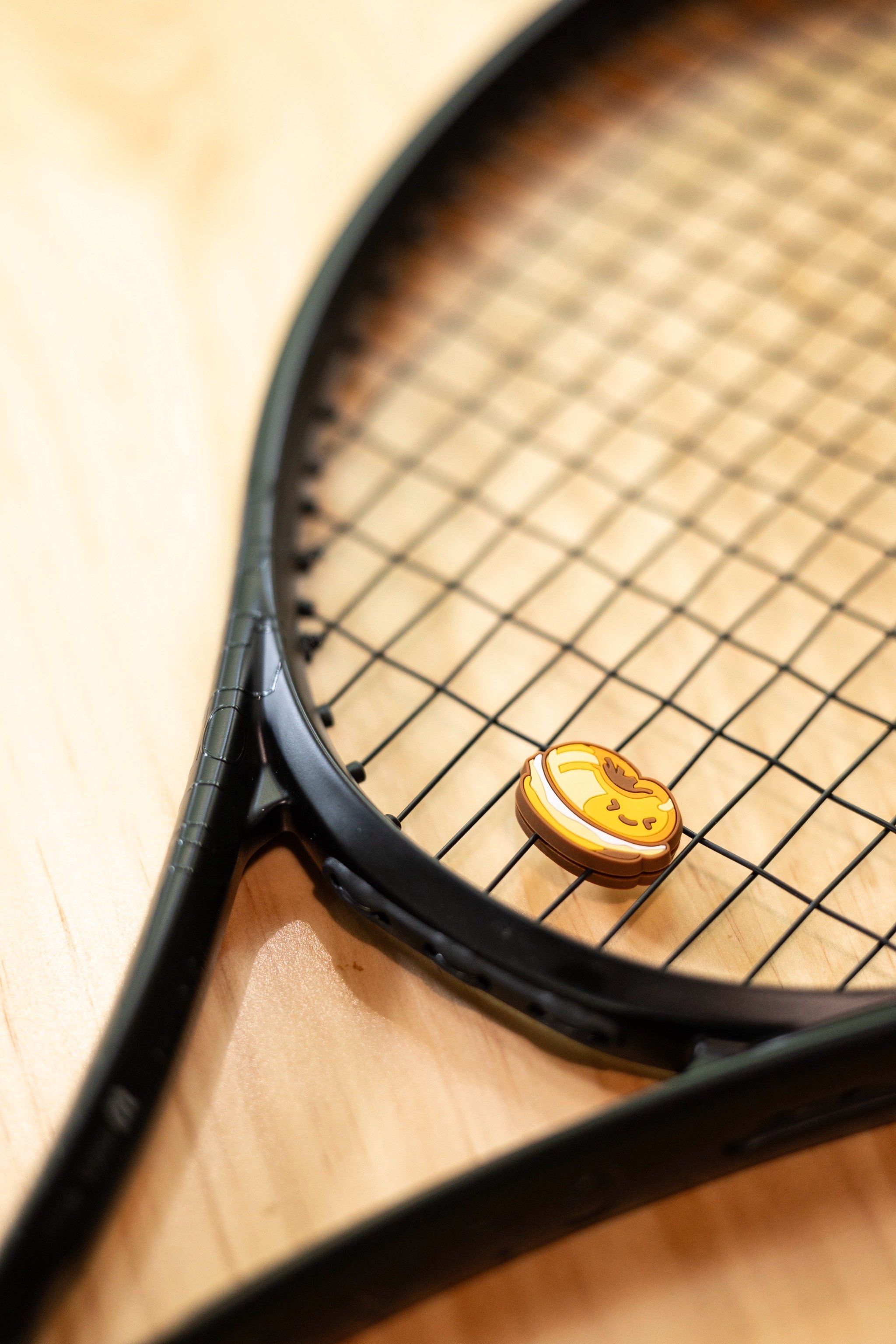 n#网球拍 #网球教学 #网球女孩 #网球避震器 #面包脑袋 #面包控 #爱