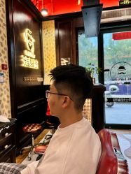 -东方先生国潮男士理发馆