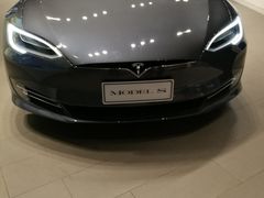 -TESLA 特斯拉(上海太古汇体验店)