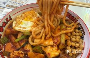 Stir-fried Chicken and Beef Sausage with Wide Noodles and Rice Cakes