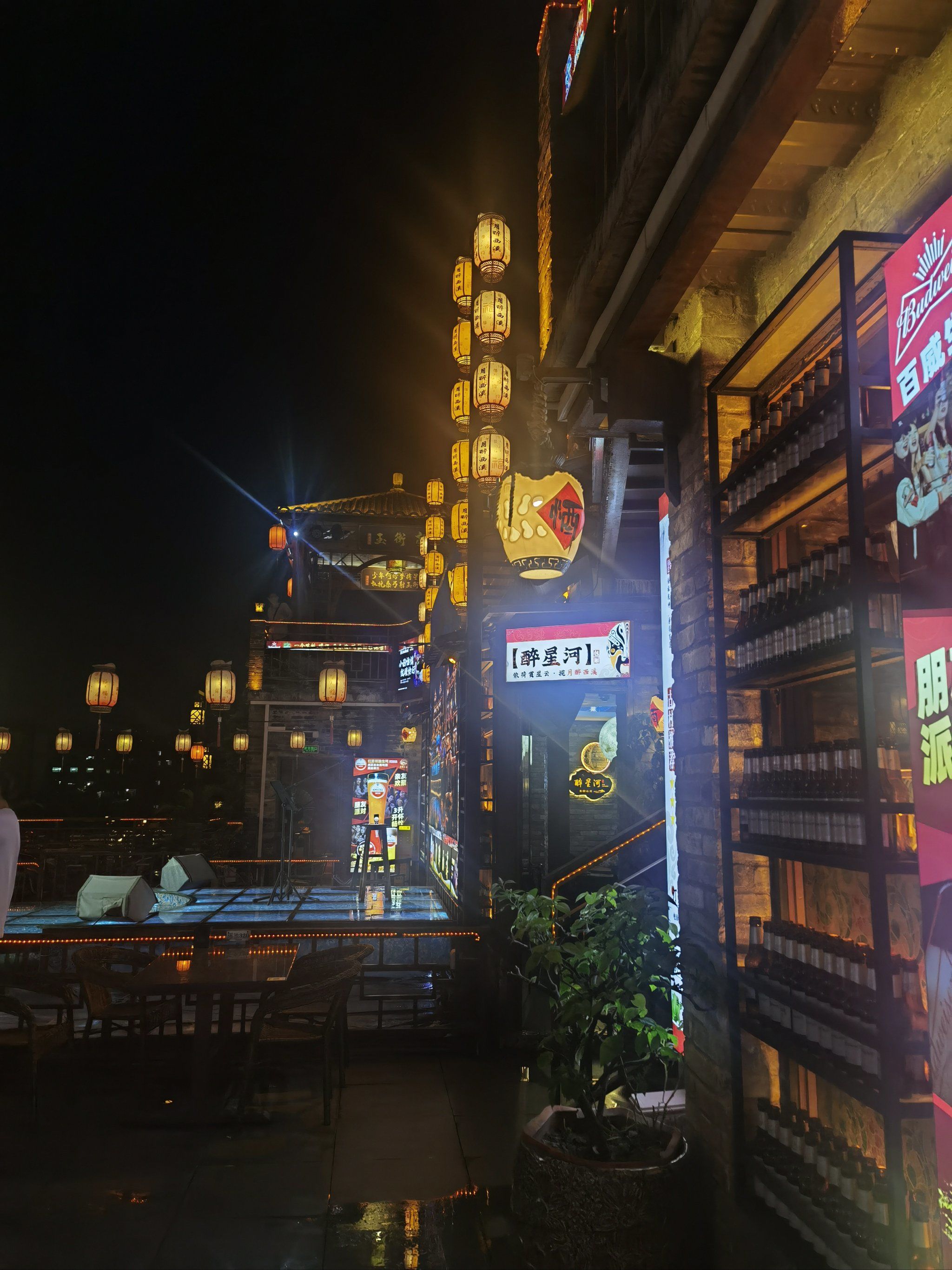 古色古香的小镇酒馆饭店