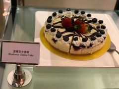 蓝莓芝士蛋糕-广州花园酒店·凌璇阁旋转餐厅CAROUSEL360