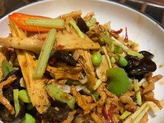 -百味地锅鸡(二店·财校分店)