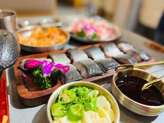 -围炉肉舍•炭烤活鳗•丹东海鲜烤肉(步行街店)