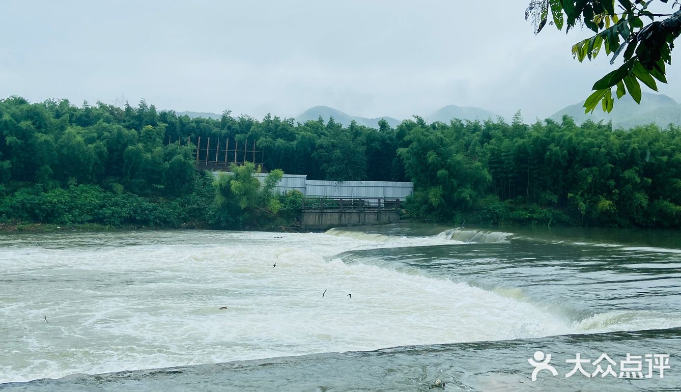 杭州持续暴雨，余杭双溪水位暴涨！原本的露营地全部被淹了！ 
