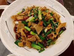 宣威小炒肉-蔼若春.传承三十年云南菜(金碧公园店)