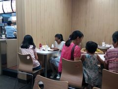 大堂-华莱士 炸鸡汉堡(卜蜂店)