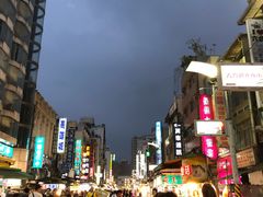 -六合夜市