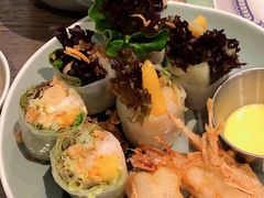 酥炸老虎虾香芒米纸卷配榴莲汁-CHINCHIN 青青·泰国料理(万象食家店)