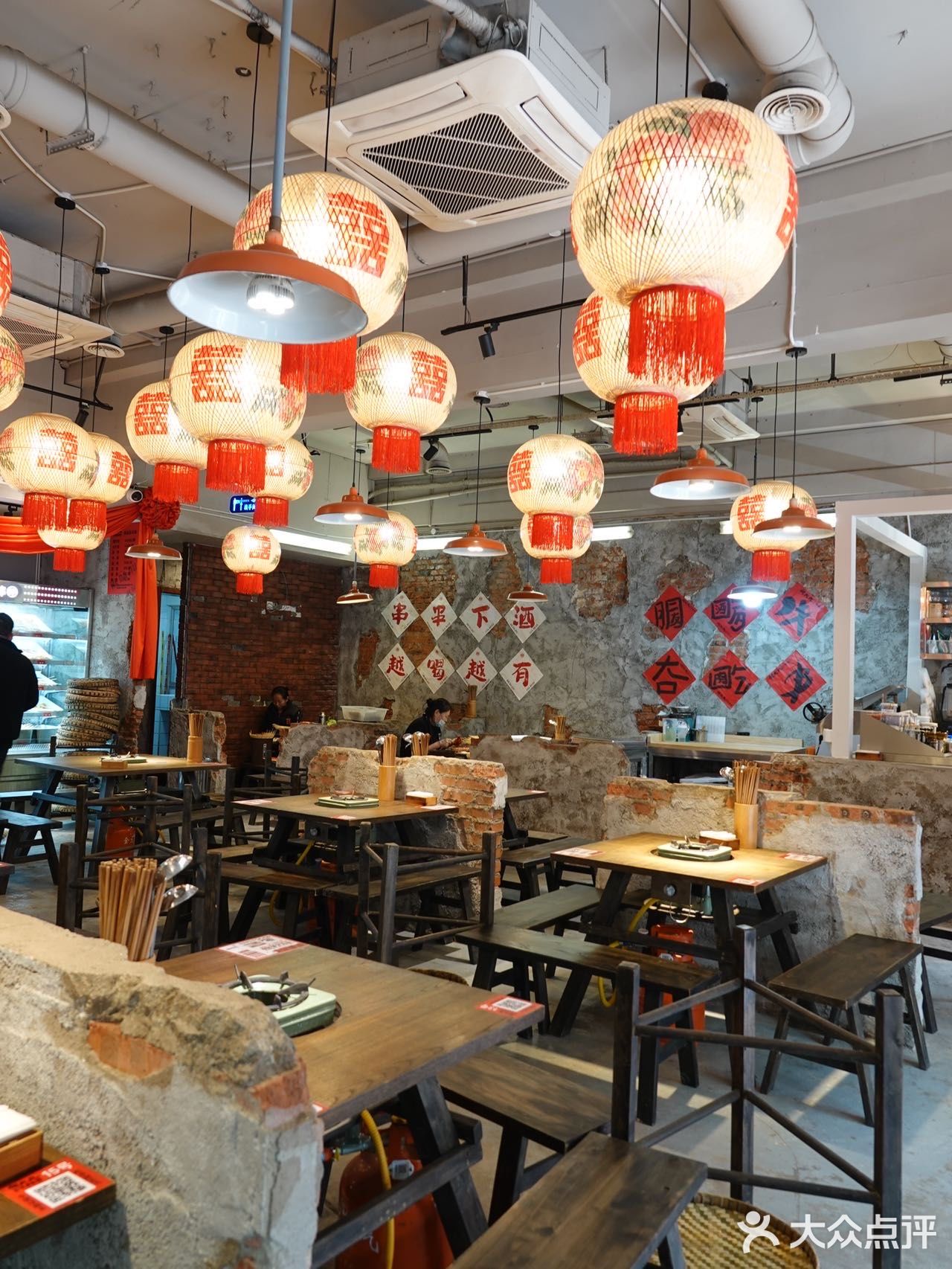 上桌秒光，数十种牛肉串串配酒饮yyds 