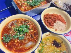 -马路边边串串香(苗栗路店)