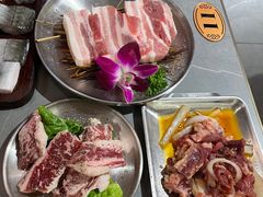 -围炉肉舍•炭烤活鳗•丹东海鲜烤肉(步行街店)