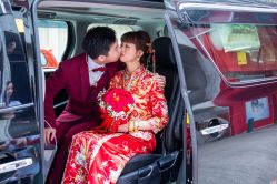 -现代经典婚纱摄影