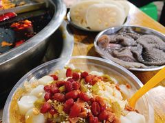 门口的冰汤圆-渝味黄姐火锅(黄泥村店)