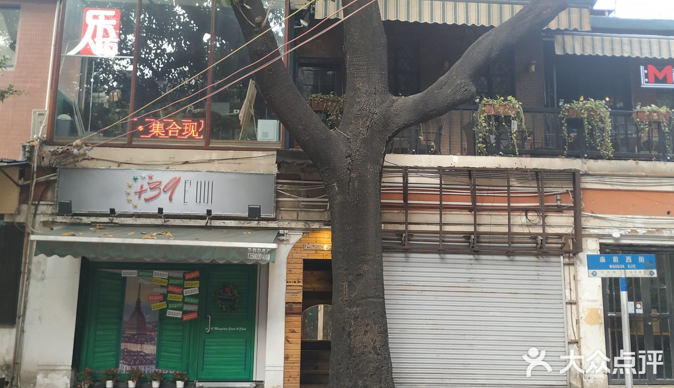 东山口的地下市政通道也是一道风景线呢
